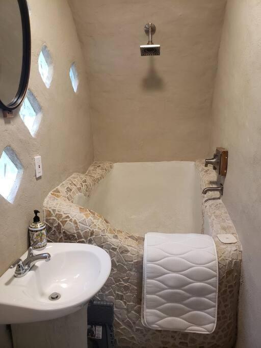 Dome With Hempcrete Bedroom! Blanco Esterno foto